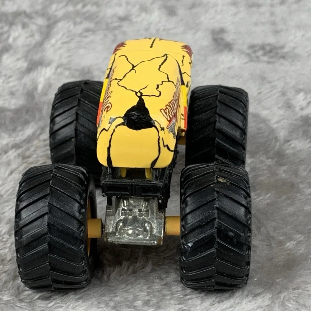 Hot Wheels Monster Trucks lot of 2 Trucks 1:64 Zombie & Wild Thang Preowned
